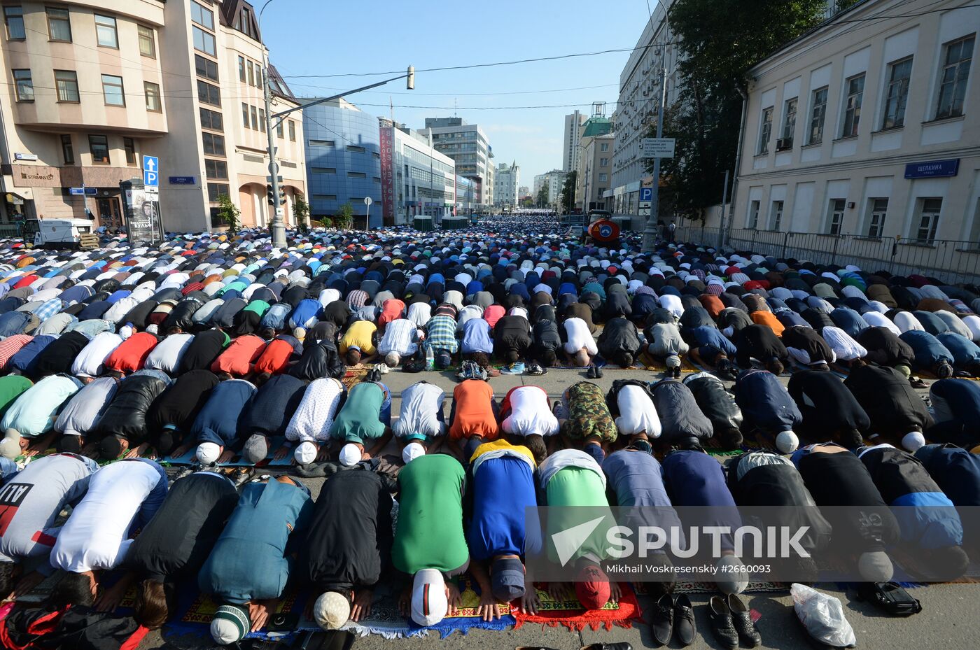 Muslims celebrate Eid al-Fitr in Moscow