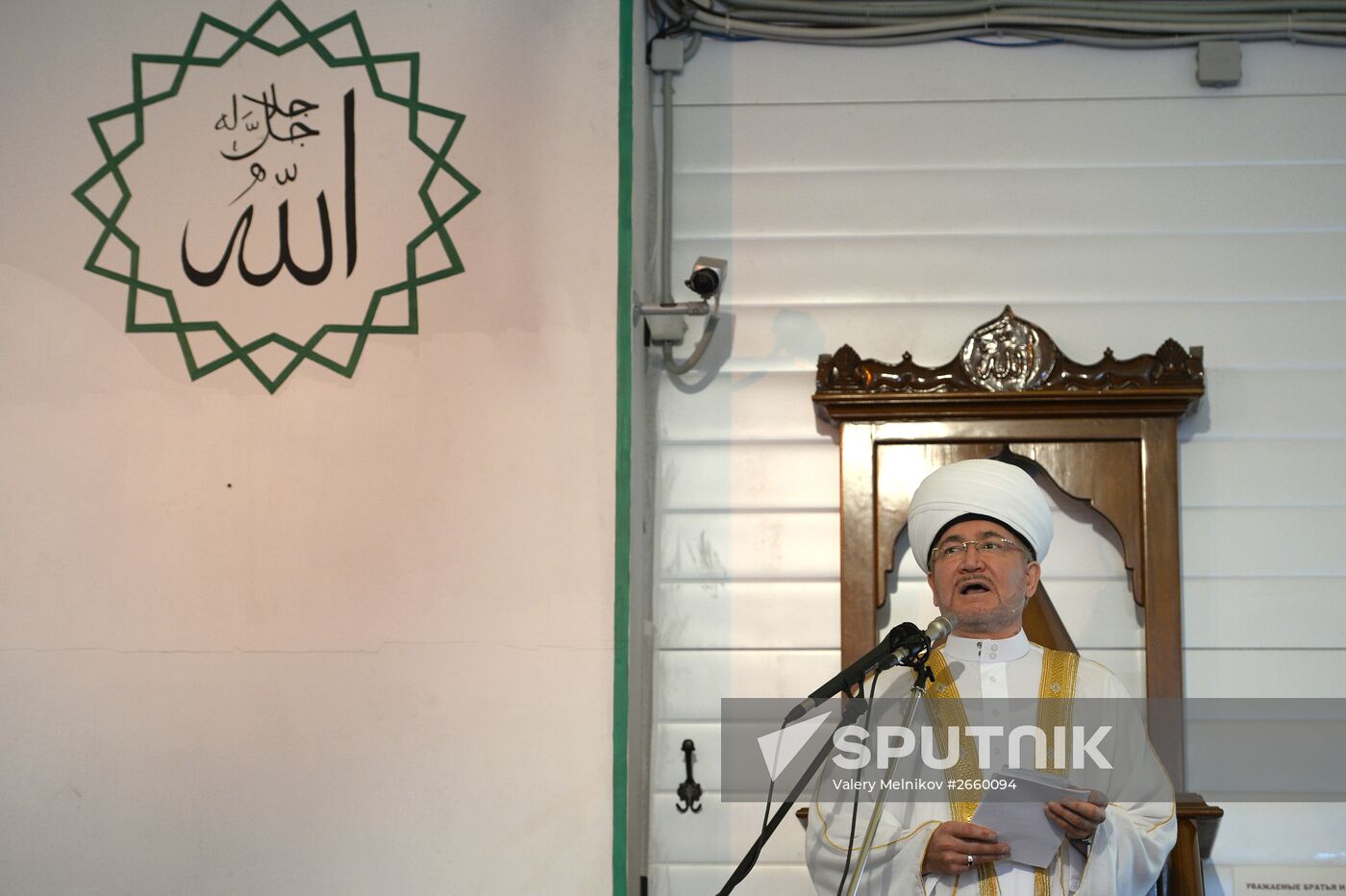 Muslims celebrate Eid al-Fitr in Moscow
