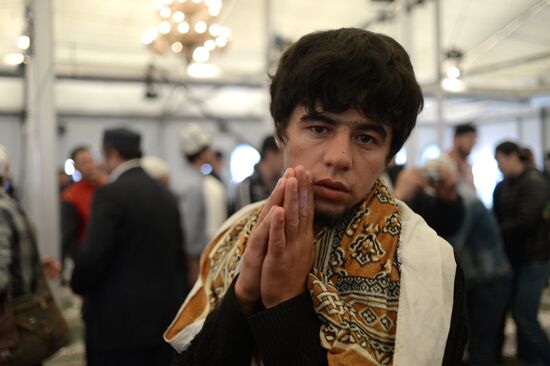 Muslims celebrate Eid al-Fitr in Moscow