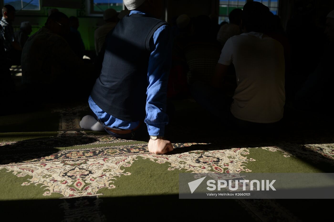 Muslims celebrate Eid al-Fitr in Moscow