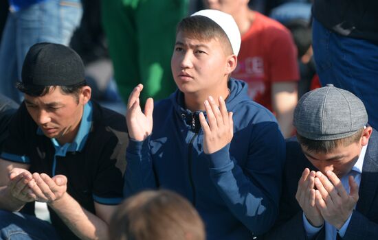 Muslims celebrate Eid al-Fitr in Moscow