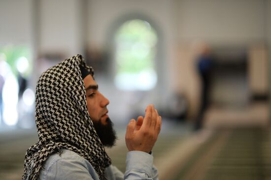 Muslims celebrate Eid al-Fitr in Moscow