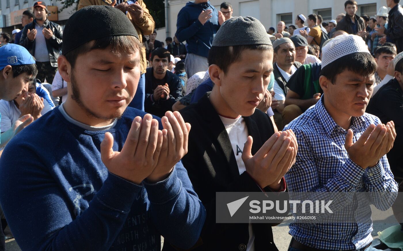 Muslims celebrate Eid al-Fitr in Moscow