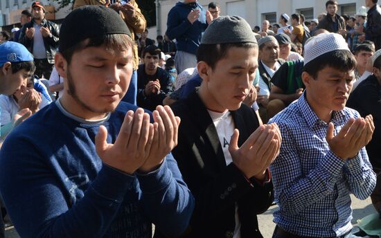 Muslims celebrate Eid al-Fitr in Moscow