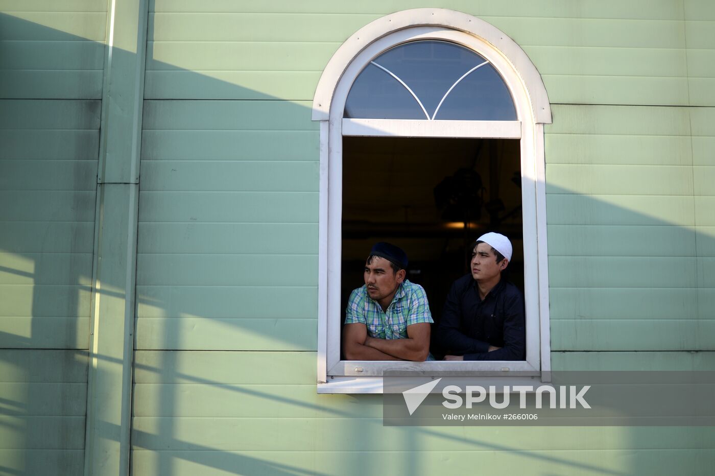 Muslims celebrate Eid al-Fitr in Moscow