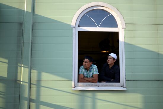 Muslims celebrate Eid al-Fitr in Moscow