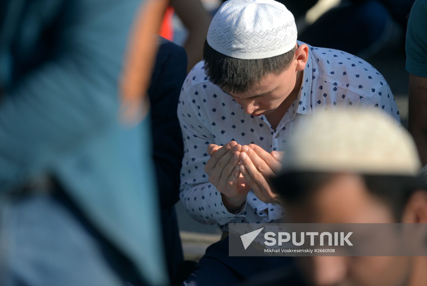 Muslims celebrate Eid al-Fitr in Moscow