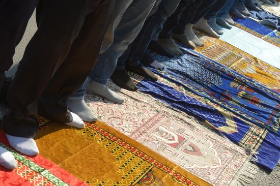 Muslims celebrate Eid al-Fitr in Moscow