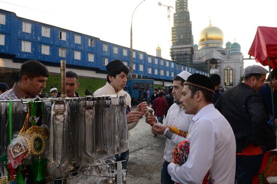 Muslims celebrate Eid al-Fitr in Moscow