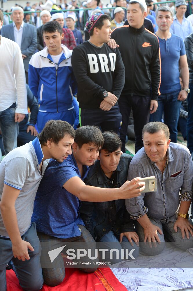 Muslims celebrate Eid al-Fitr in Moscow