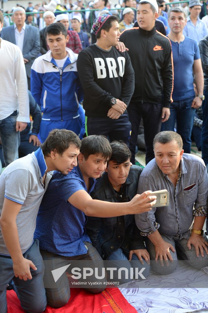Muslims celebrate Eid al-Fitr in Moscow