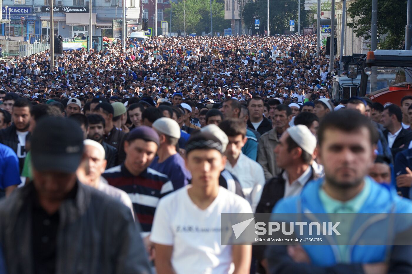 Muslims celebrate Eid al-Fitr in Moscow