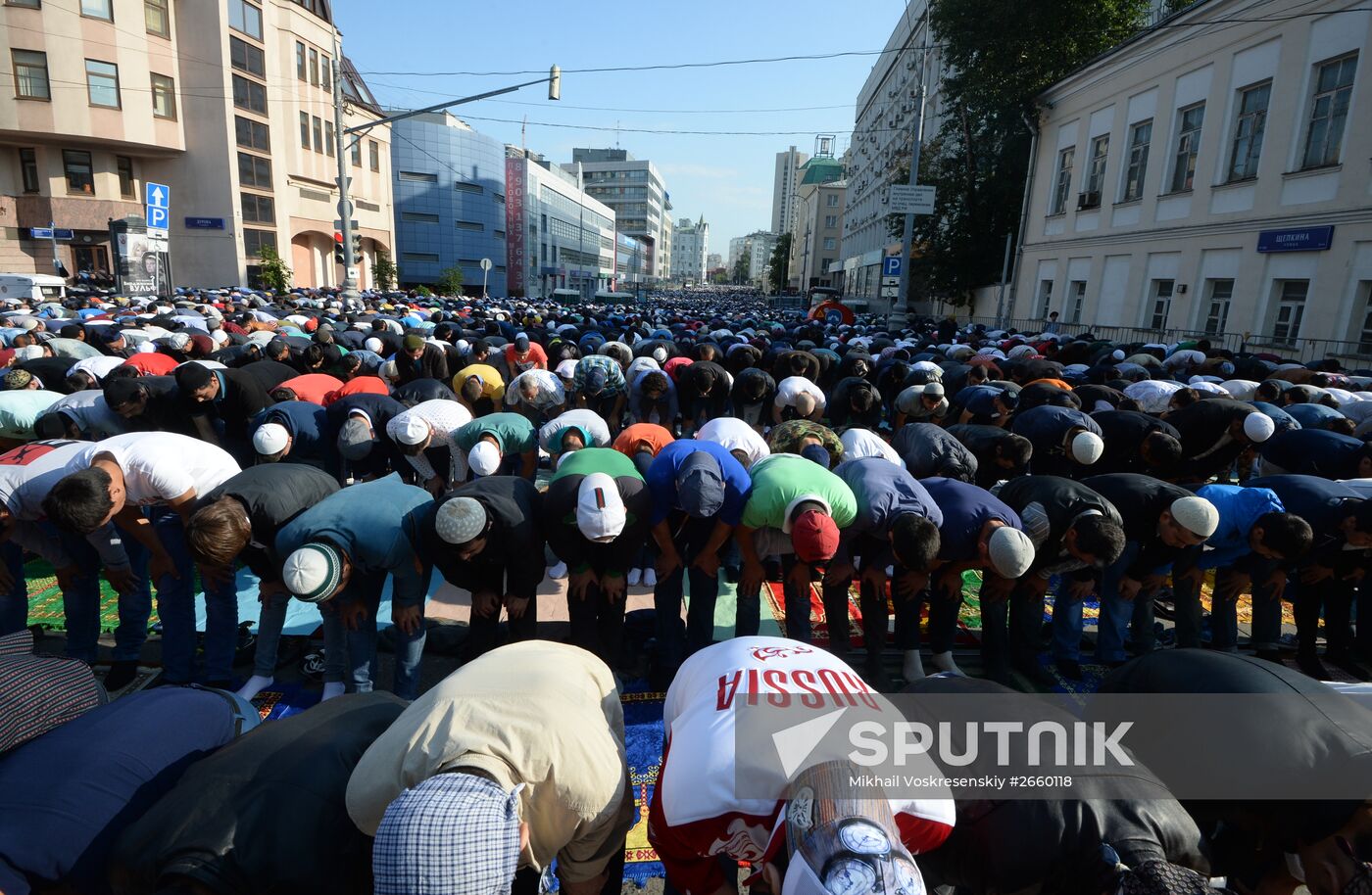 Muslims celebrate Eid al-Fitr in Moscow