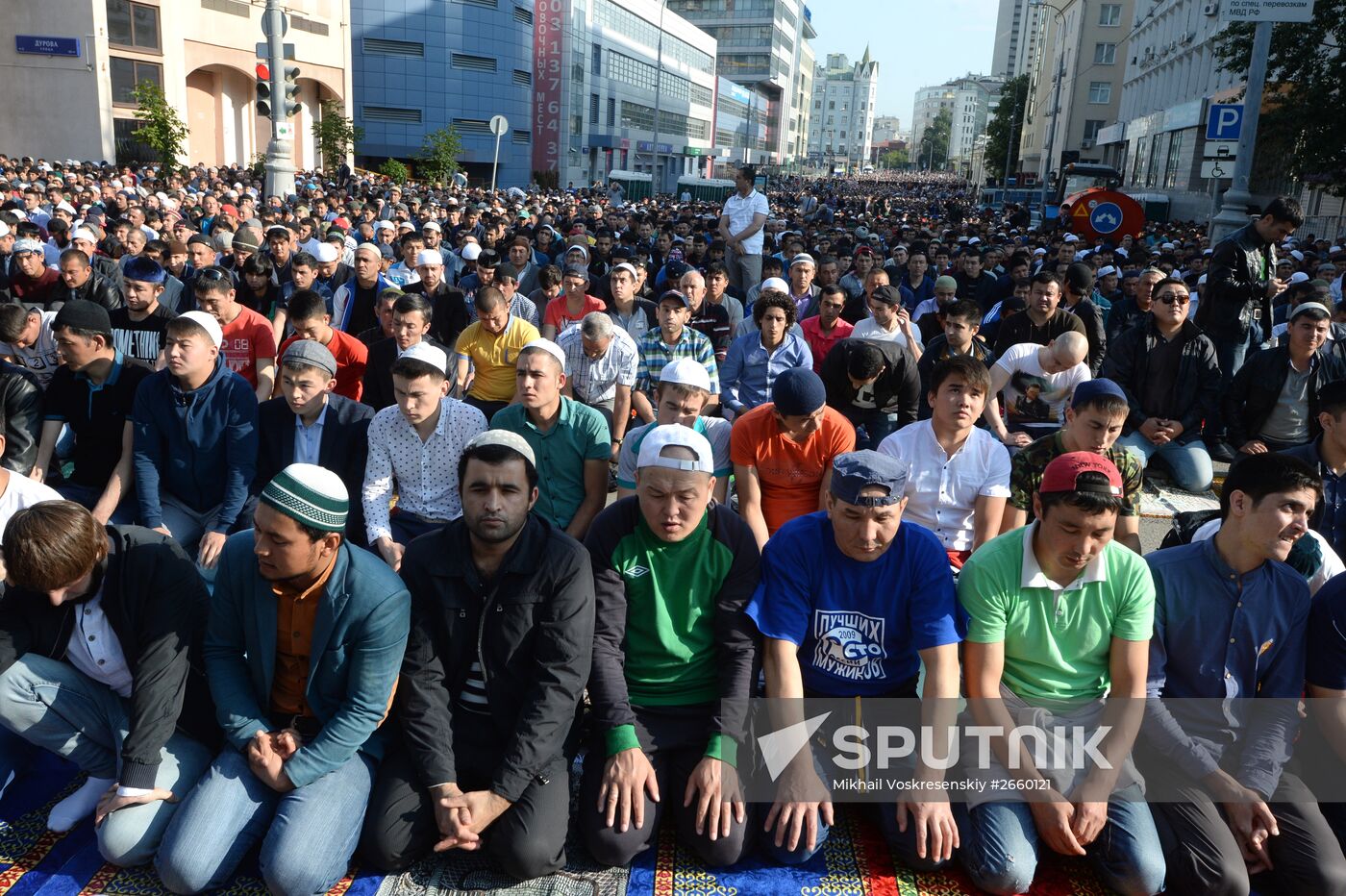 Muslims celebrate Eid al-Fitr in Moscow