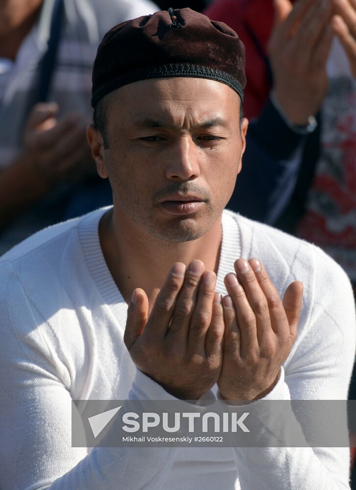 Muslims celebrate Eid al-Fitr in Moscow