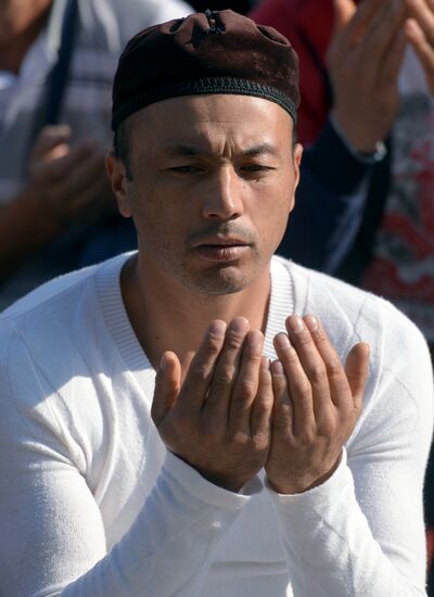 Muslims celebrate Eid al-Fitr in Moscow