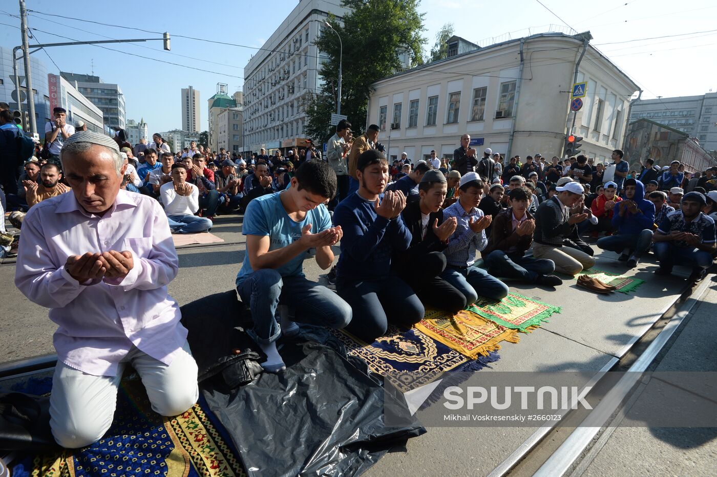 Muslims celebrate Eid al-Fitr in Moscow