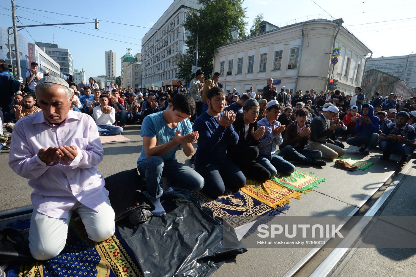 Muslims celebrate Eid al-Fitr in Moscow