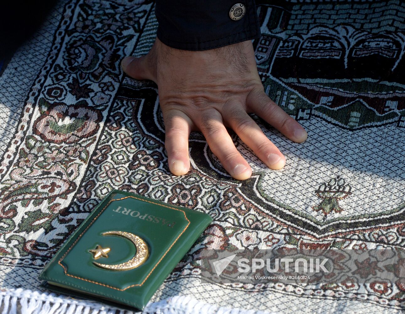 Muslims celebrate Eid al-Fitr in Moscow