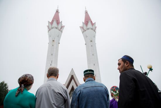 Muslims celebrate Eid al-Fitr in Russian regions