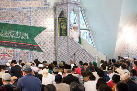 Muslims celebrate Eid al-Fitr in Russian regions