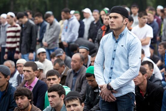 Muslims celebrate Eid al-Fitr in Russian regions