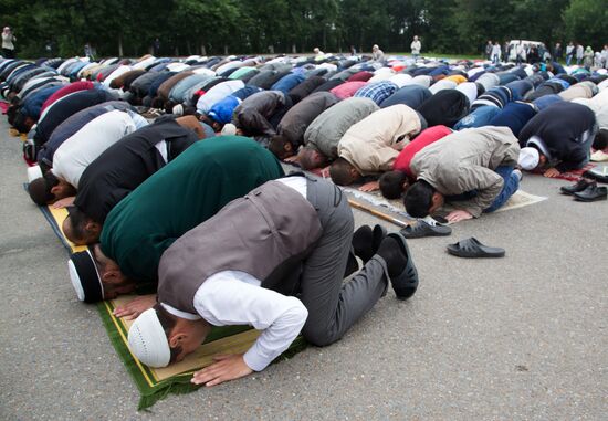 Muslims celebrate Eid al-Fitr in Russian regions