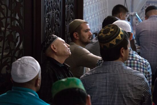 Muslims celebrate Eid al-Fitr in Russian regions