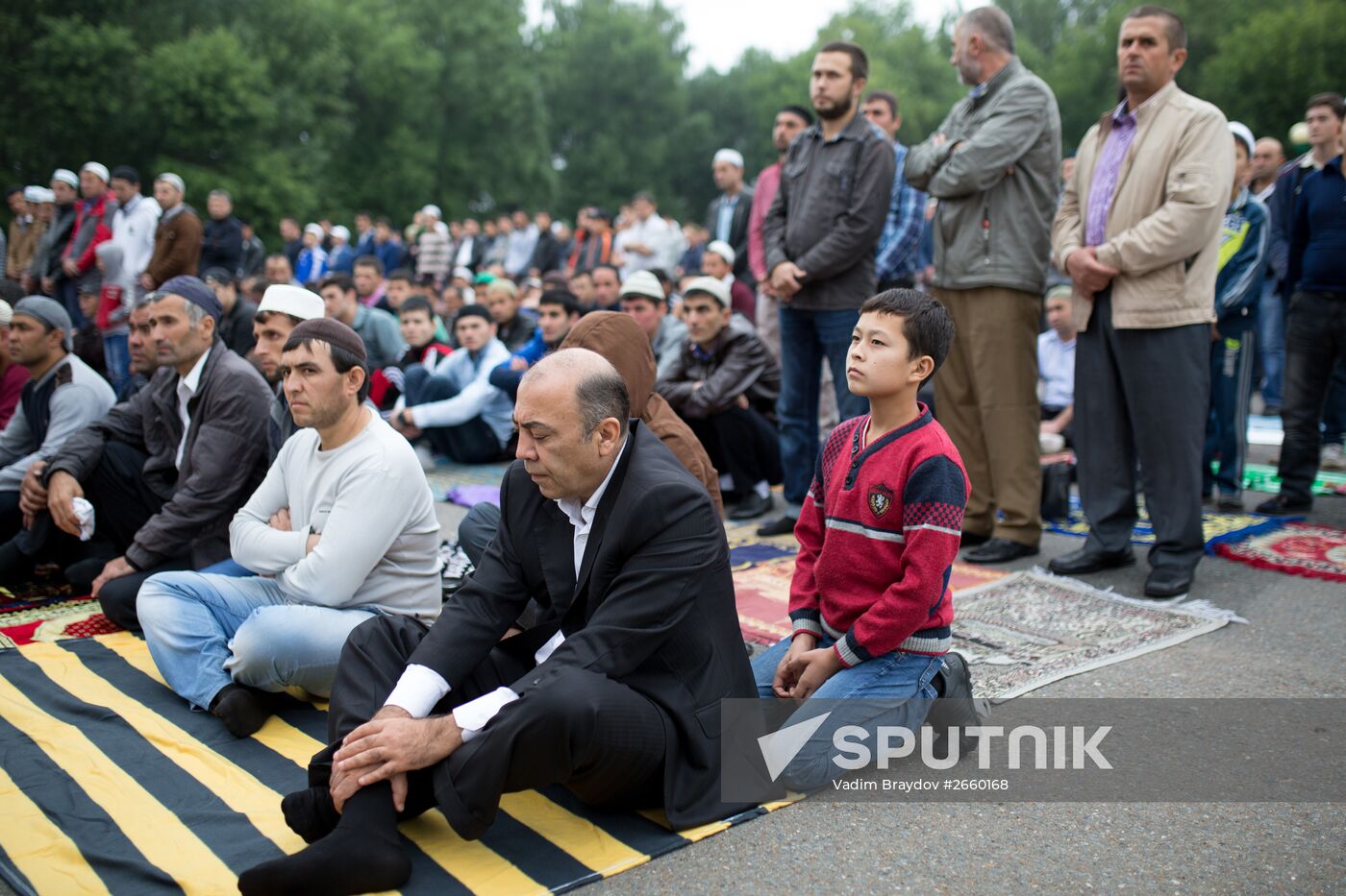 Muslims celebrate Eid al-Fitr in Russian regions