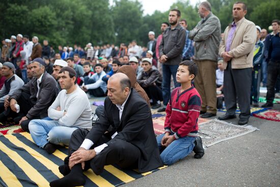 Muslims celebrate Eid al-Fitr in Russian regions