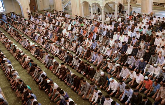 Muslims celebrate Eid al-Fitr in Russian regions