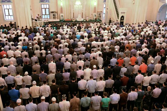 Muslims celebrate Eid al-Fitr in Russian regions