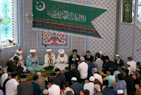 Muslims celebrate Eid al-Fitr in Russian regions