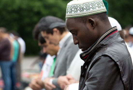 Muslims celebrate Eid al-Fitr in Russian regions