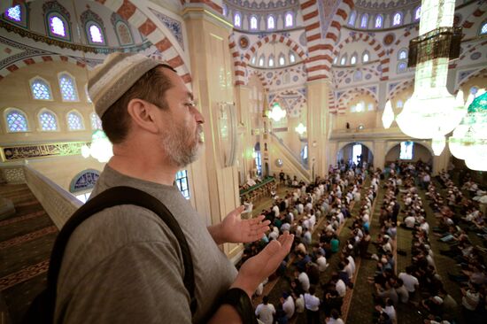 Muslims celebrate Eid al-Fitr in Russian regions