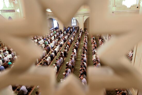 Muslims celebrate Eid al-Fitr in Russian regions