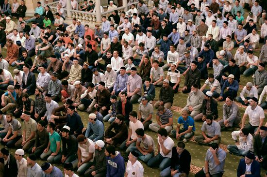 Muslims celebrate Eid al-Fitr in Russian regions