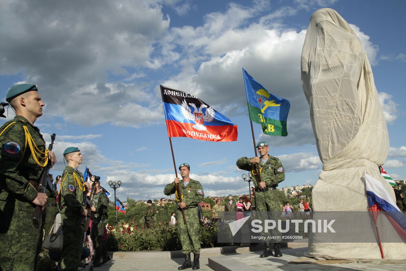 Monument to Soviet commander Vasily Marglov unveiled in Donetsk