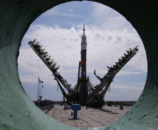 Soyuz TMA-17M spacecraft rolled out to launch pad