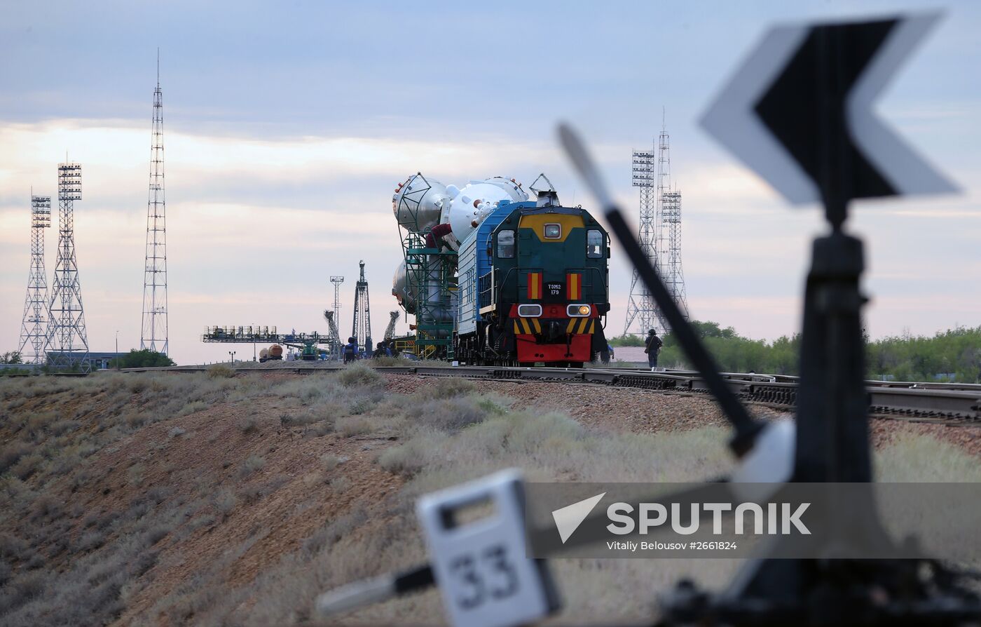 Soyuz TMA-17M spacecraft rolled out to launch pad