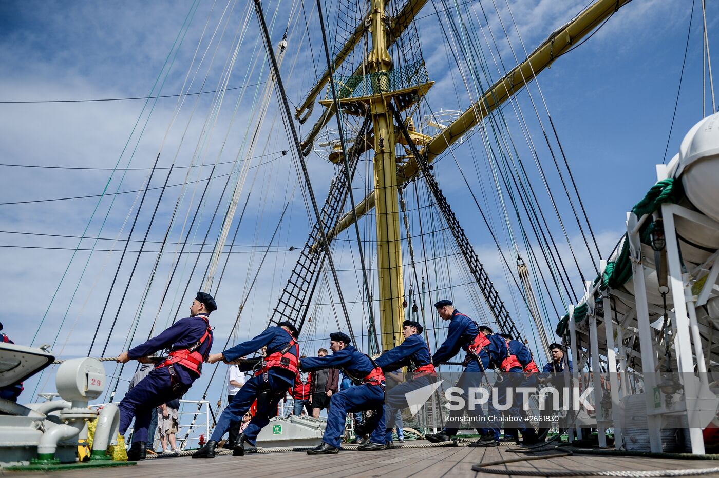 Train trip on barque Kruzenshtern