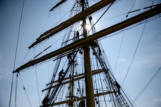 Train trip on barque Kruzenshtern