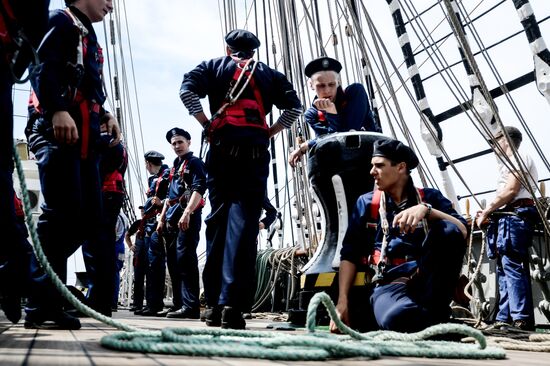 Train trip on barque Kruzenshtern