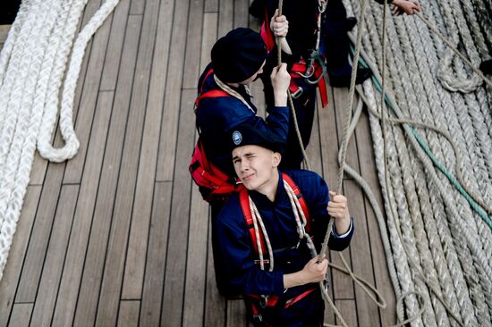 Train trip on barque Kruzenshtern