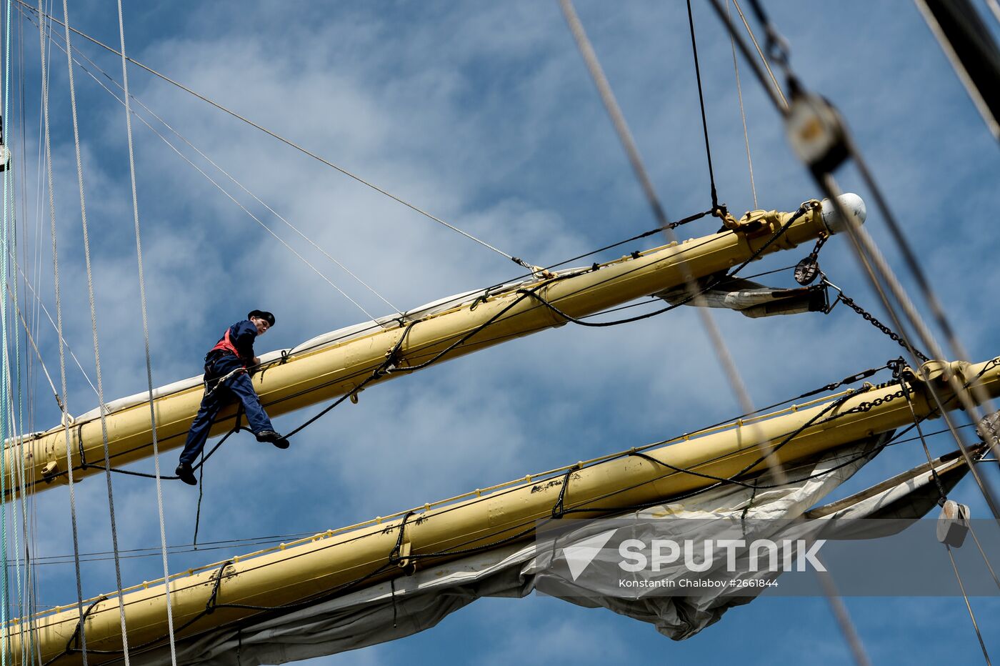 Train trip on barque Kruzenshtern