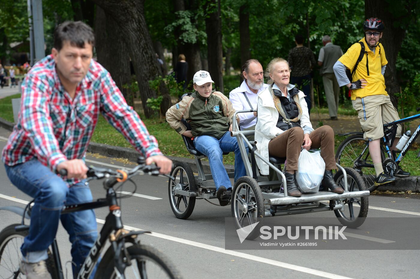 Sunday fun in Sokolniki Park