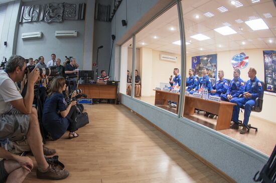 News conference of Soyuz TMA-17M crew at Baikonur cosmodrome