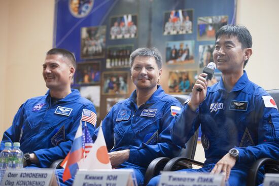 News conference of Soyuz TMA-17M crew at Baikonur cosmodrome