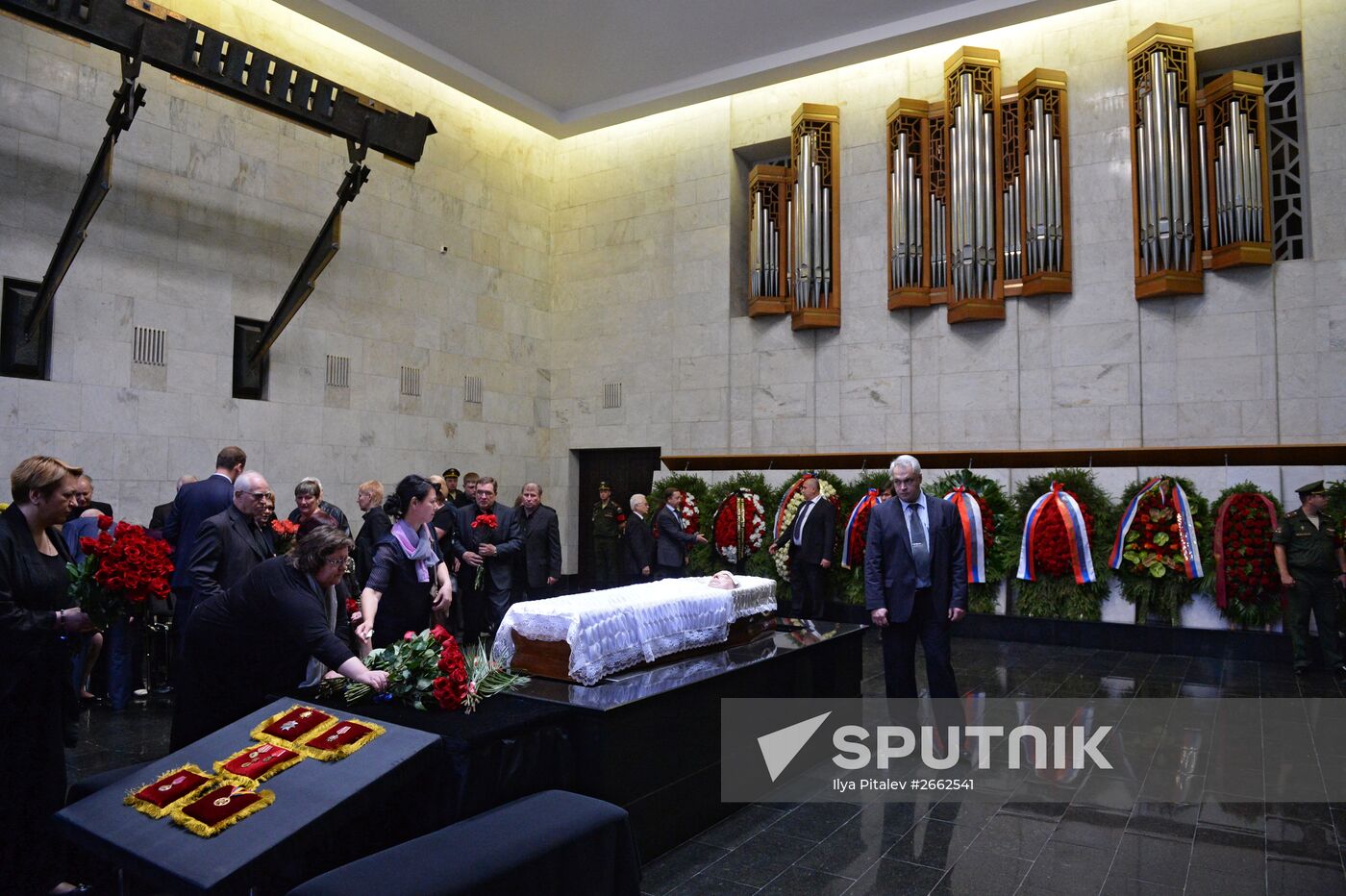 Paying last respects to Gennady Seleznyov