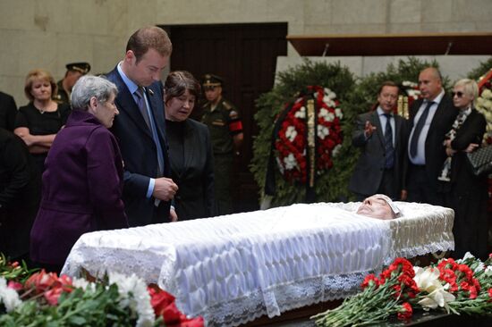 Paying last respects to Gennady Seleznyov